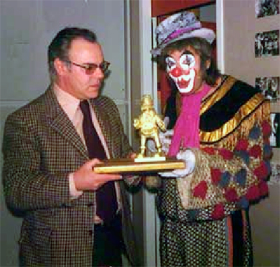 1976 erhält Arminio im Rahmen der Ausstellung "Arminio Rothstein - Menschen, Masken, Marionetten" den "Goldenen Habakuk" von Johannes Hoflehner, dem damaligen Leiter des ORF-KInderprogramms.